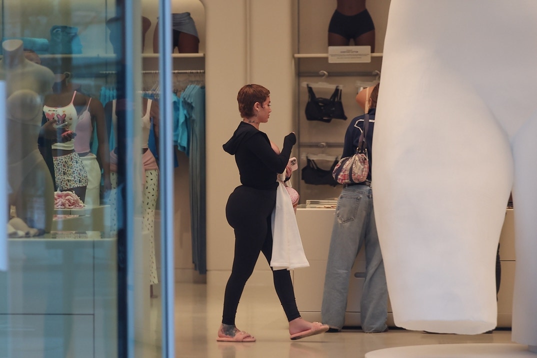 Bhad Bhabie Skims Shopping 3