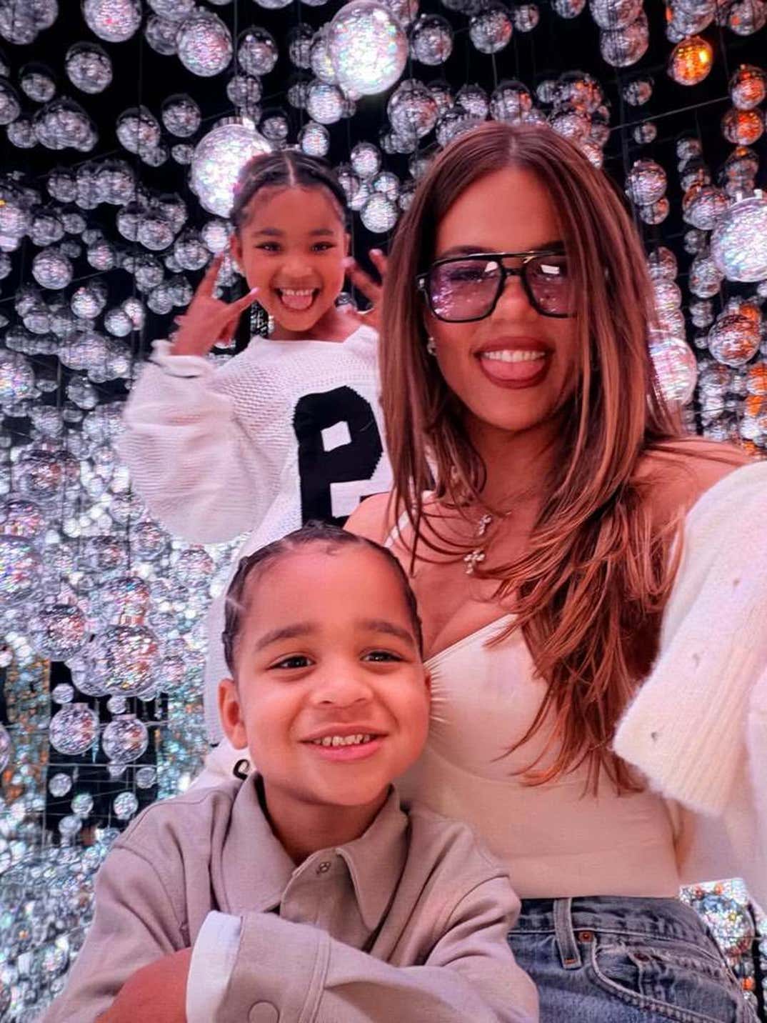 Kim Khloe Kardashian Fam Tokyo Trip 14