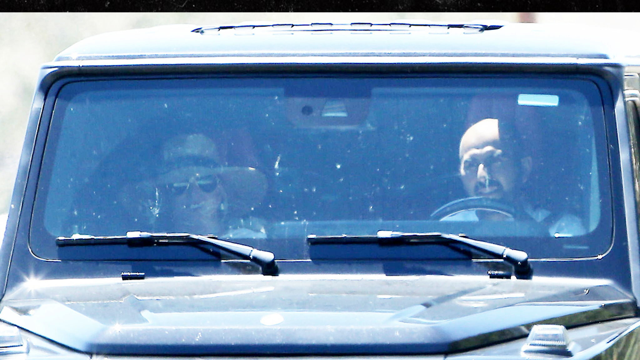 Britney Spears Rolls Incognito Amid Holiday Buzz!