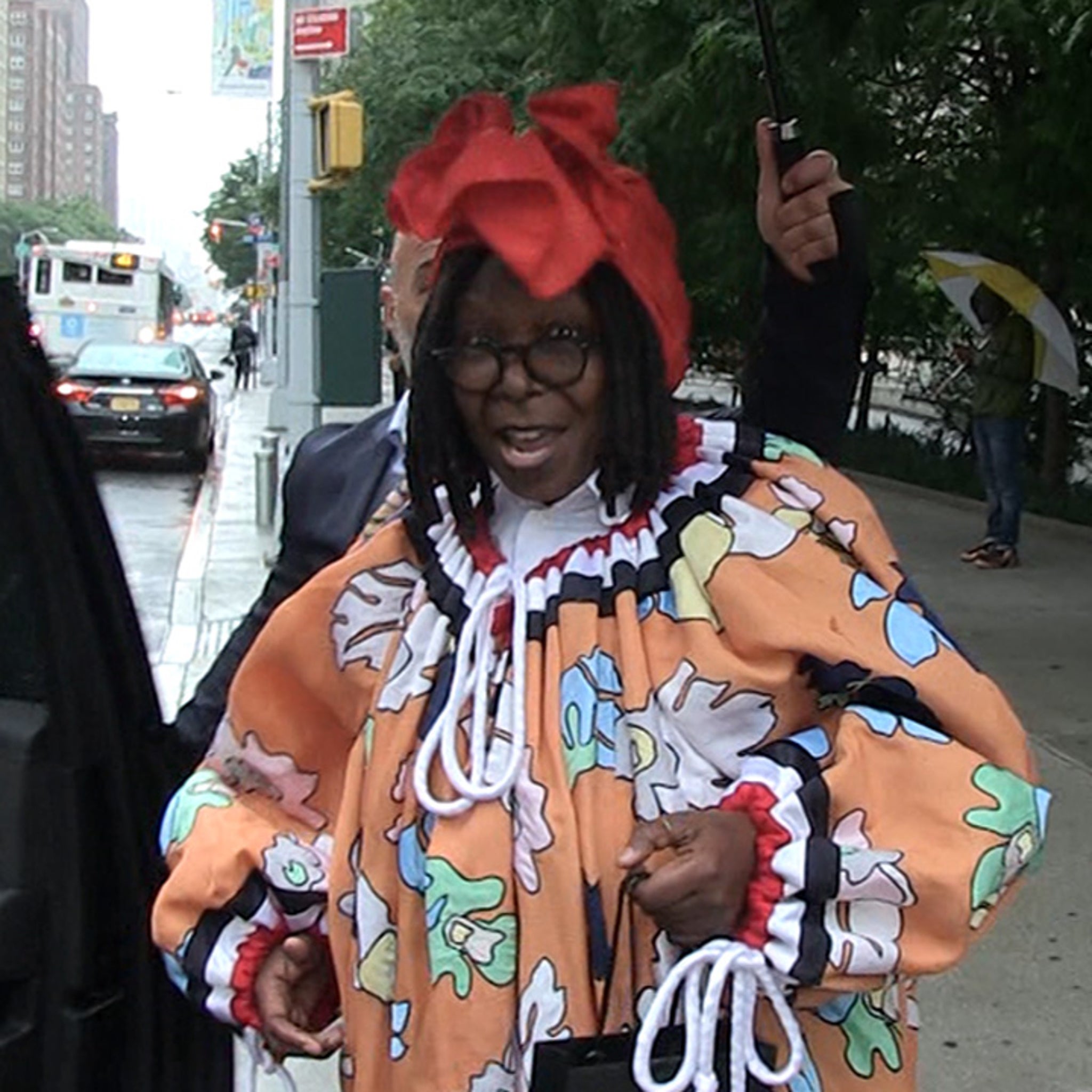 Who is whoopi dating
