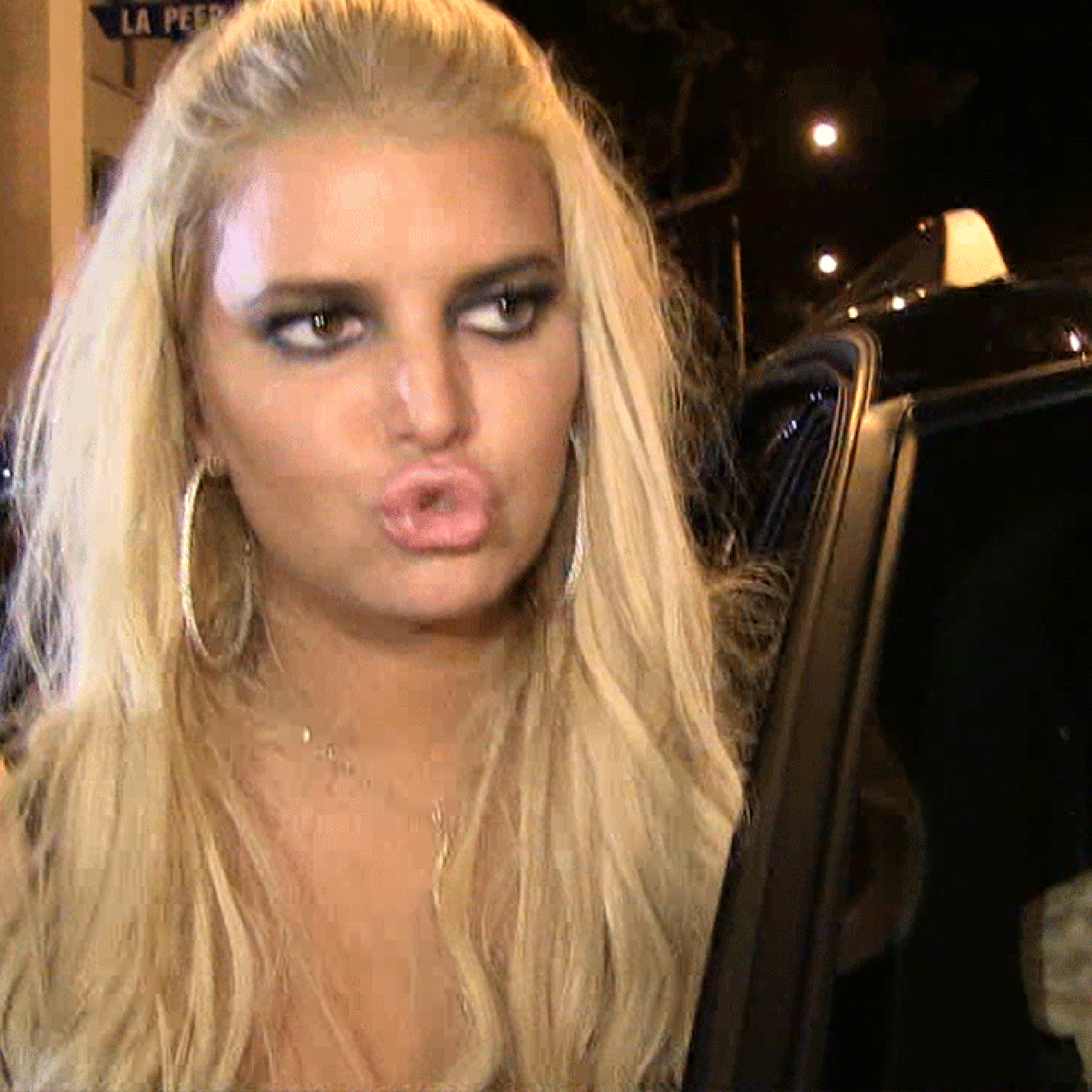 Jessica Simpson Gets Soused!