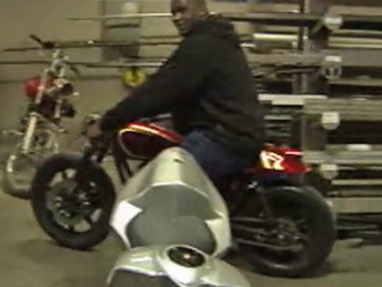 010914_shaq_bike