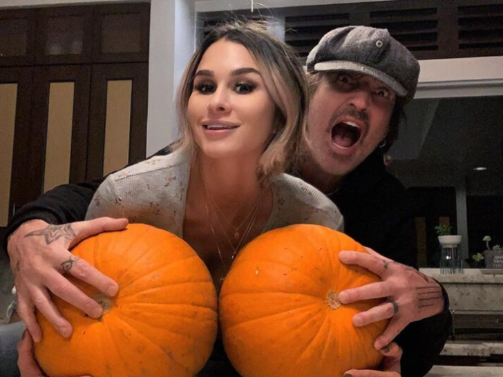 Celebrity Pumpkin Pics -- Gourd Lookin'!