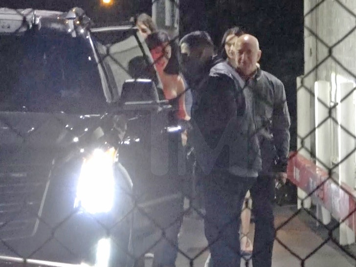2c3c715e6f8a49a0a3b58b366548a5ef_md Jay-Z And Jeff Bezos Grab Dinner In L.A., Cement Partnership To Buy Commanders?!