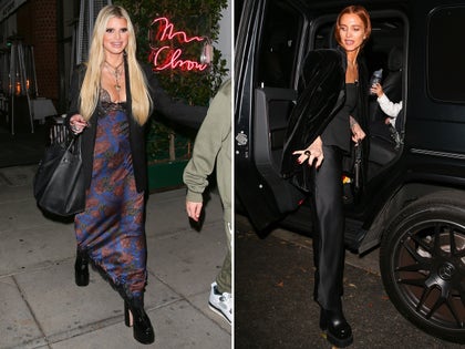 Jessica And Ashlee Simpson Walking Into Dinner