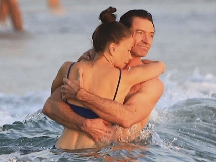 Hugh-Jackman-and-Sutton-Foster-gallery-launch-backgrid-1