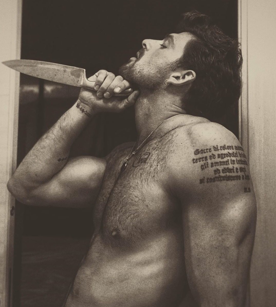 Michele-Morrone-shirtless-photos16