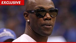 Bench Warrant Issued for Terrell Owens