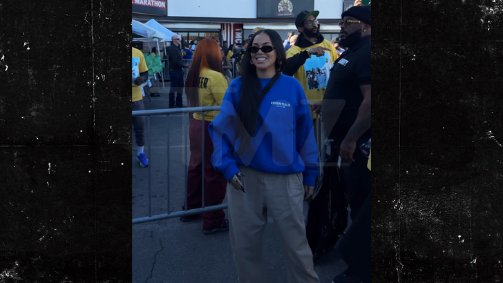 112525 lauren london kal.jpg