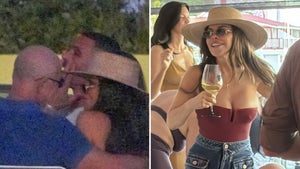 1230-Jeff-Bezos-Lauren-Sanchez-Psrty-St-Barts-PRIMARY