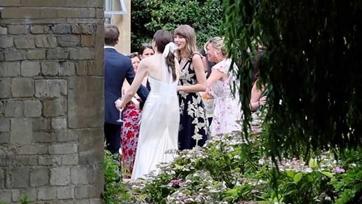 081626_taylor_swift_kal