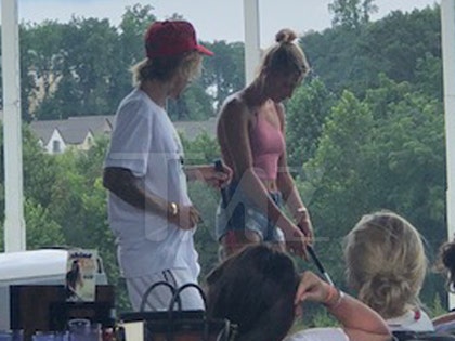 0716_justin_bieber_hailey_baldwin_golf_date_primary