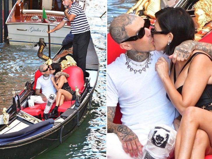 Kourtney Kardashian & Travis Barker Enjoy Venice Gondola Ride
