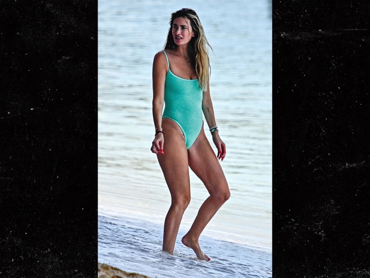 Mark-Wahlberg-and-Rhea-Durham-sub-backgrid-2