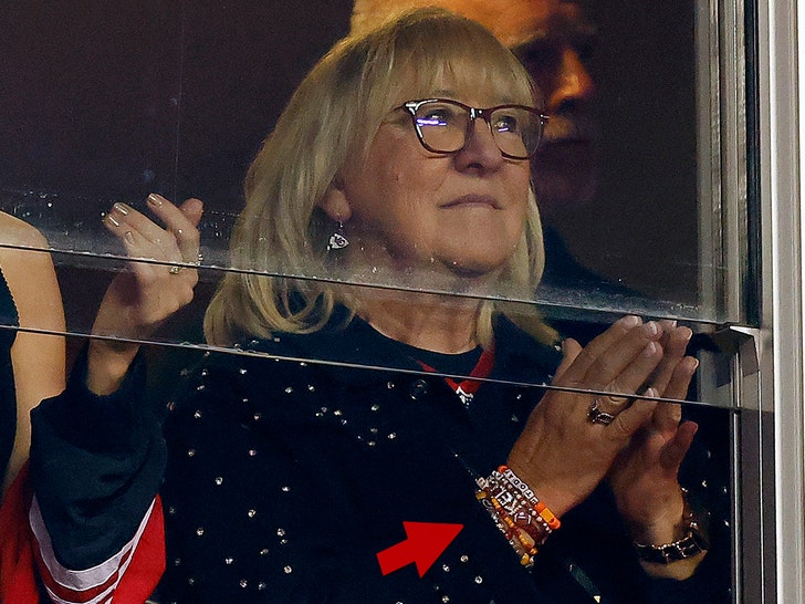 Taylor Swift With Travis Kelce's Mom Donna Kelce at Chiefs Game