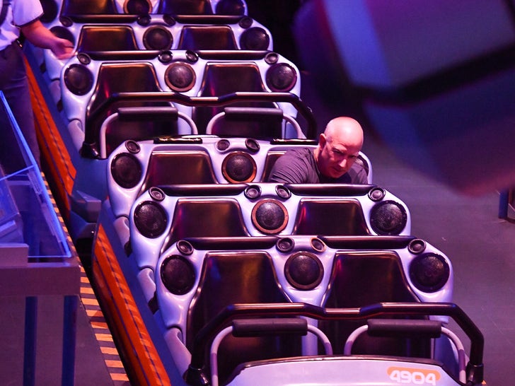 Jeff Bezos ve GF Lauren Sanchez Disneyland'e Bir Geziye Çıkıyor