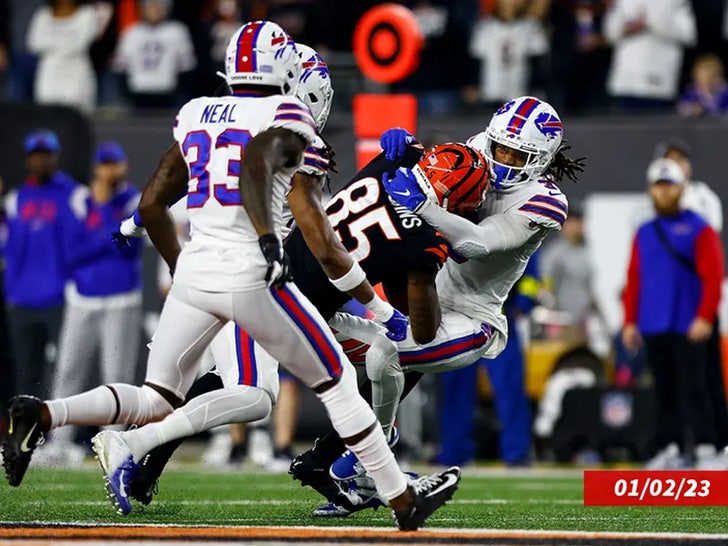 Damar Hamlin Hangs With Tee Higgins, Bengals Receivers Months After Collapse