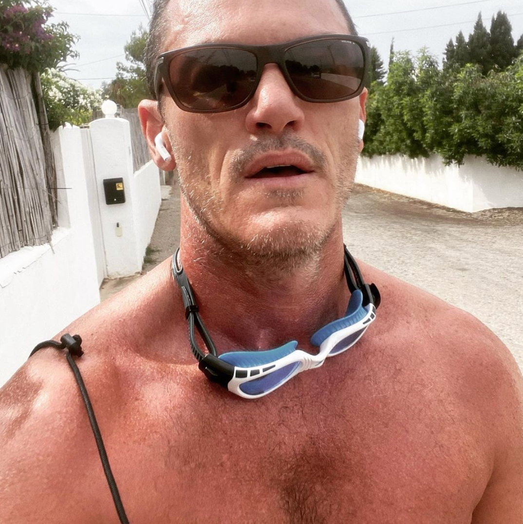 luke-evans-shirtless-hot-photos8