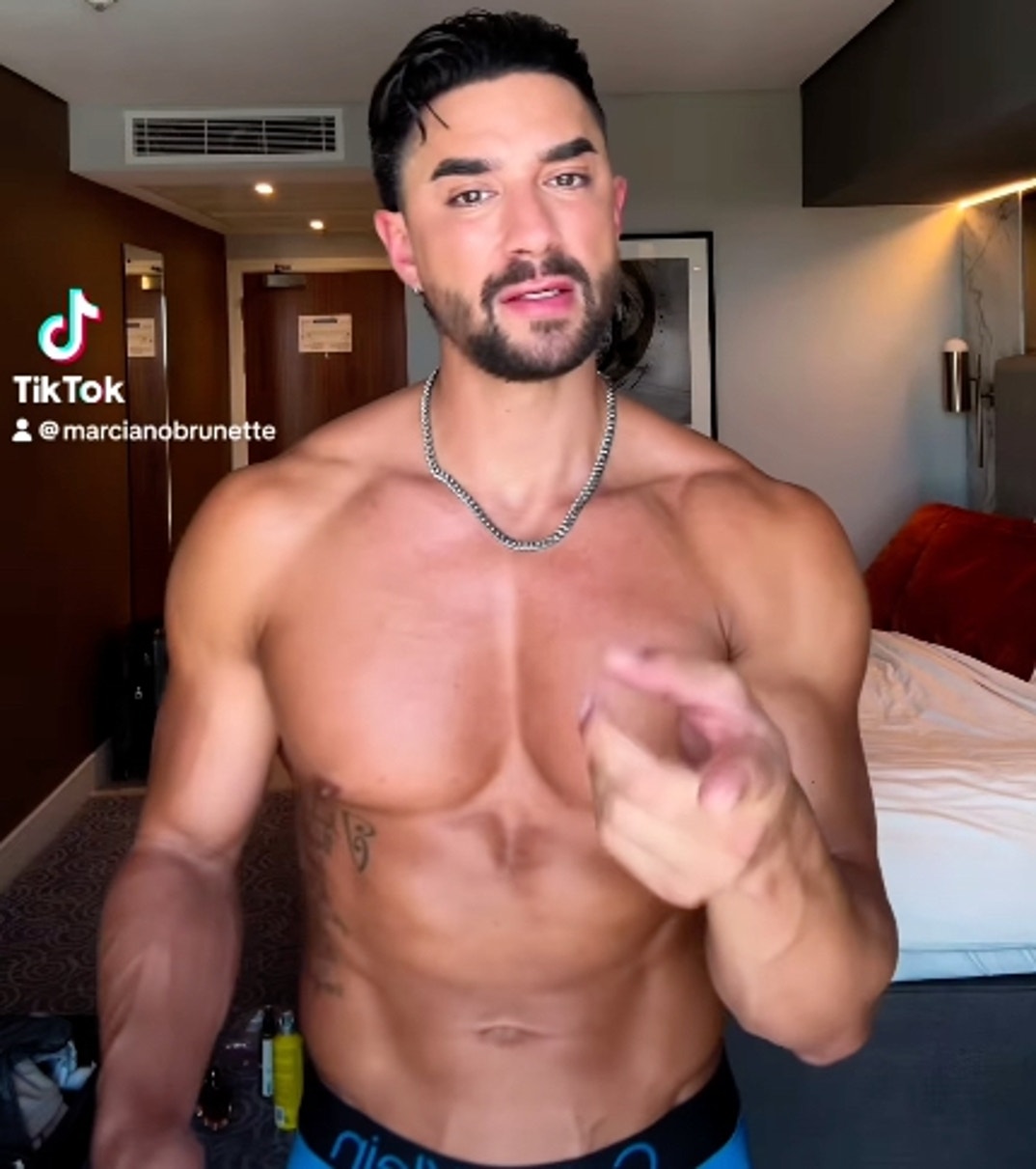 Marciano Brunette Hot Shots 0