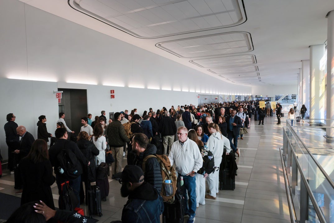 Long Lines At TSA 6