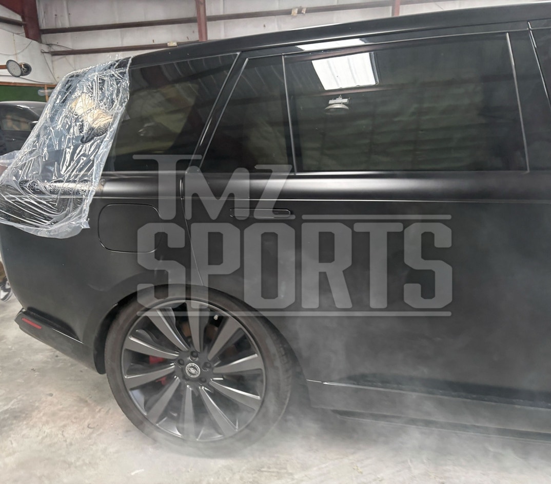 Tiger Woods Car Crash Aftermath Photos 12