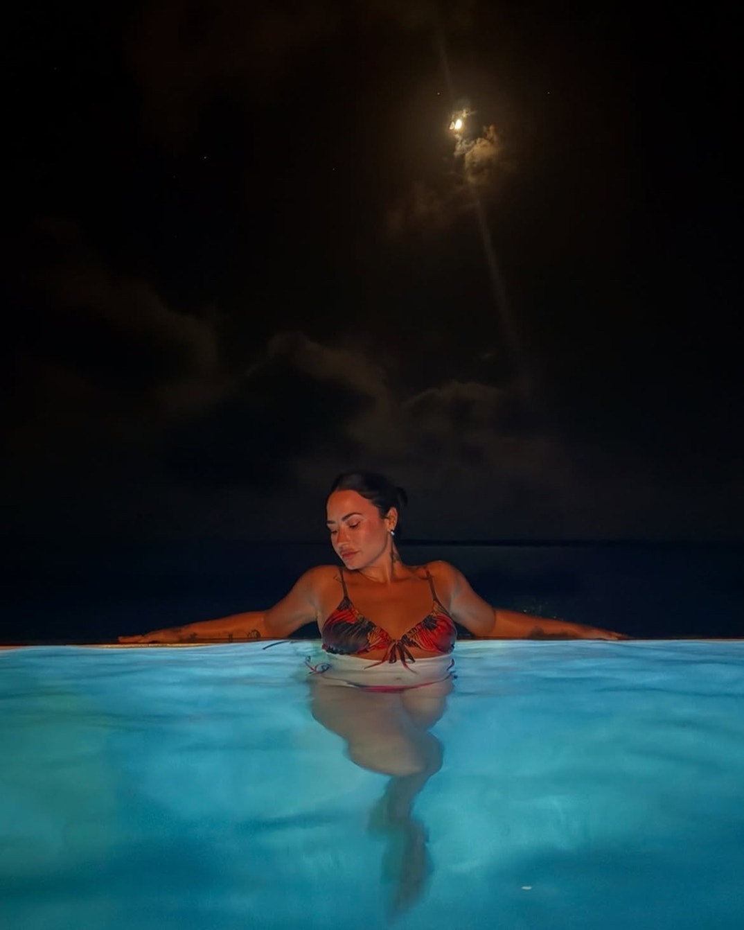 Demi Lovato Bahamas 10