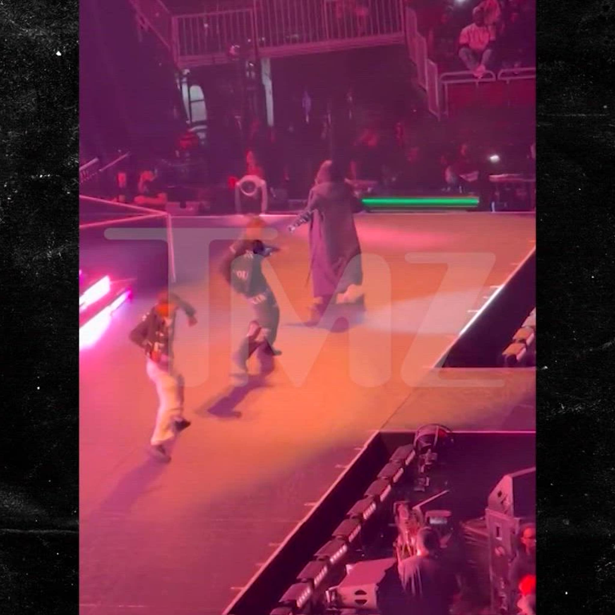 Brandy Walks Off Stage Mid Show