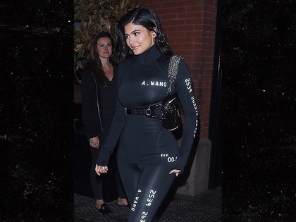 0506-kylie-jenner-backgrid-01