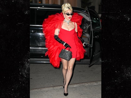 lady-gaga-siriano-red-dress_mega