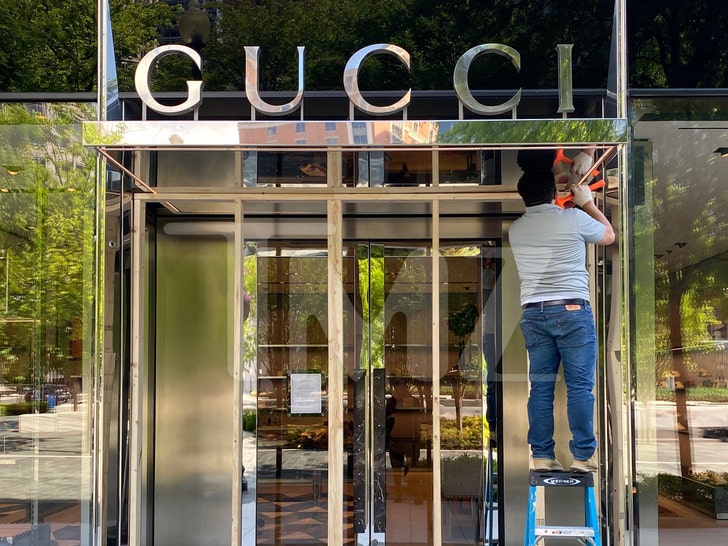 DC Luxury Stores Board Up