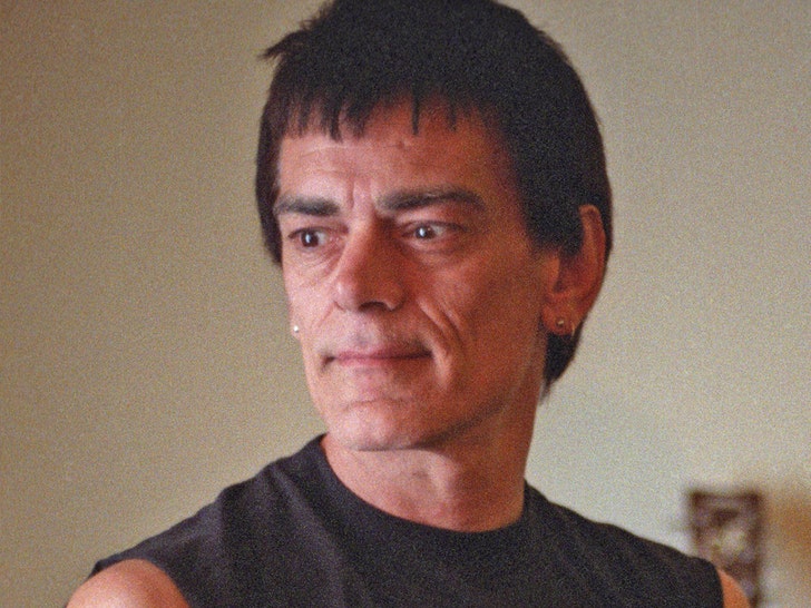 Dee Dee Ramone’s Collection of Personal Items Hits Market for .5 Million