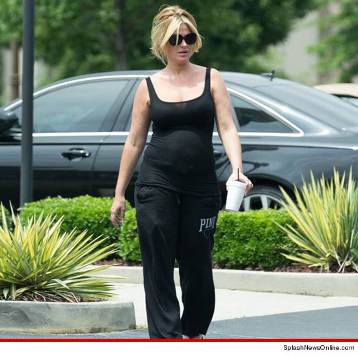 Kim Zolciak -- Calls BS on Pregnant Smoking Pics Threatens :: 0628-kim-zolciak-article-splash-5