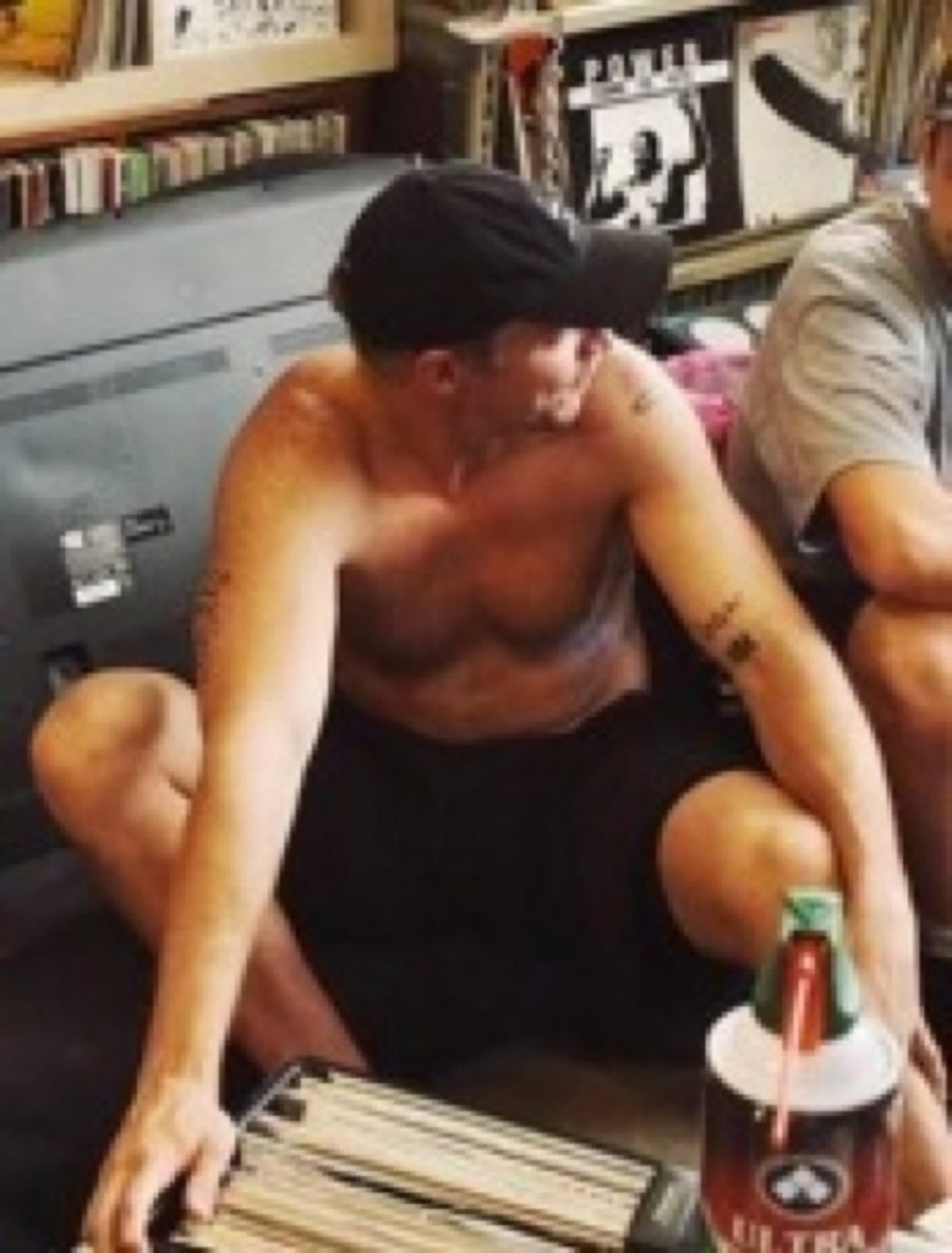 diplo_shirtless_08