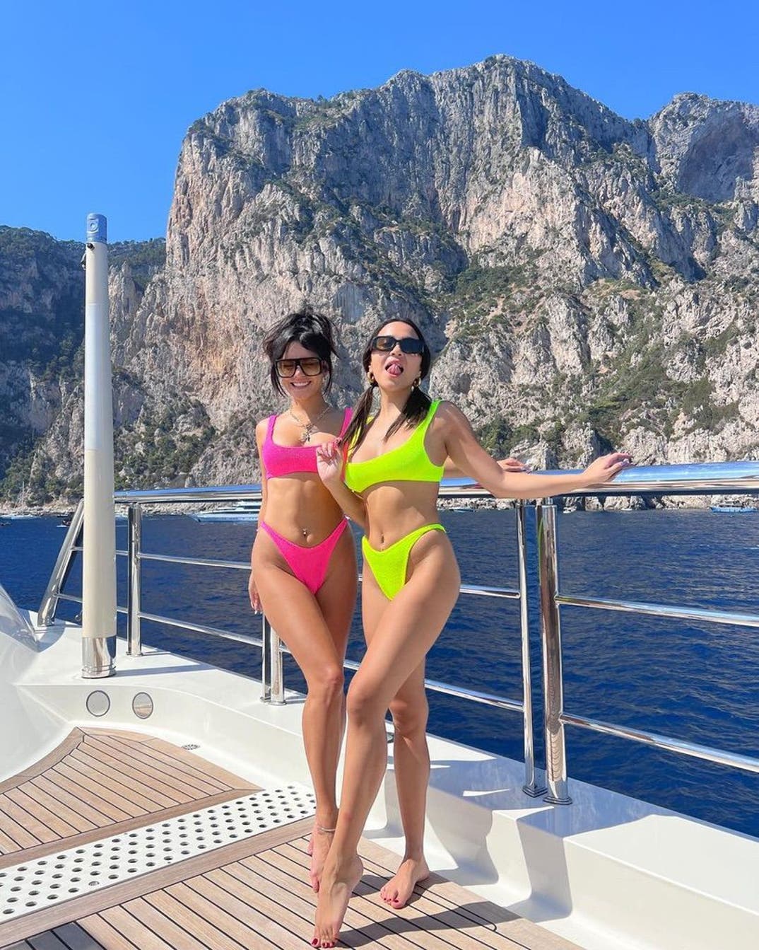 Vanessa and Stella Hudgens