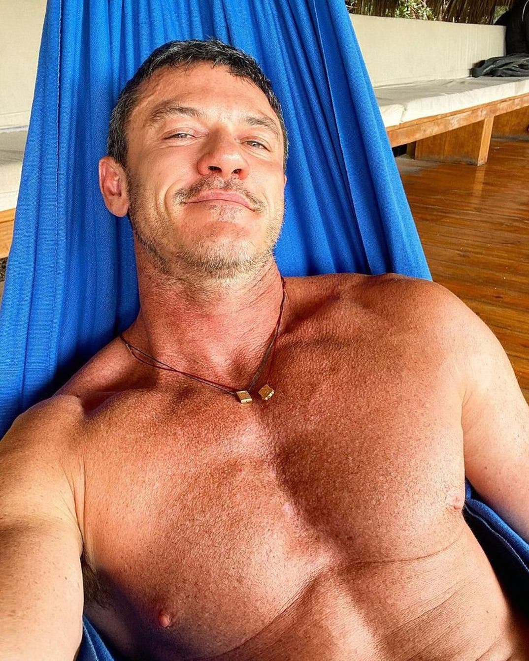 0415 Luke Evans Shirtless Shots 3