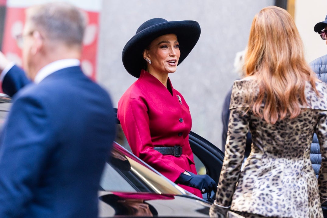 Jennifer Lopez Struts in All-Red While Filming in Manhattan 3