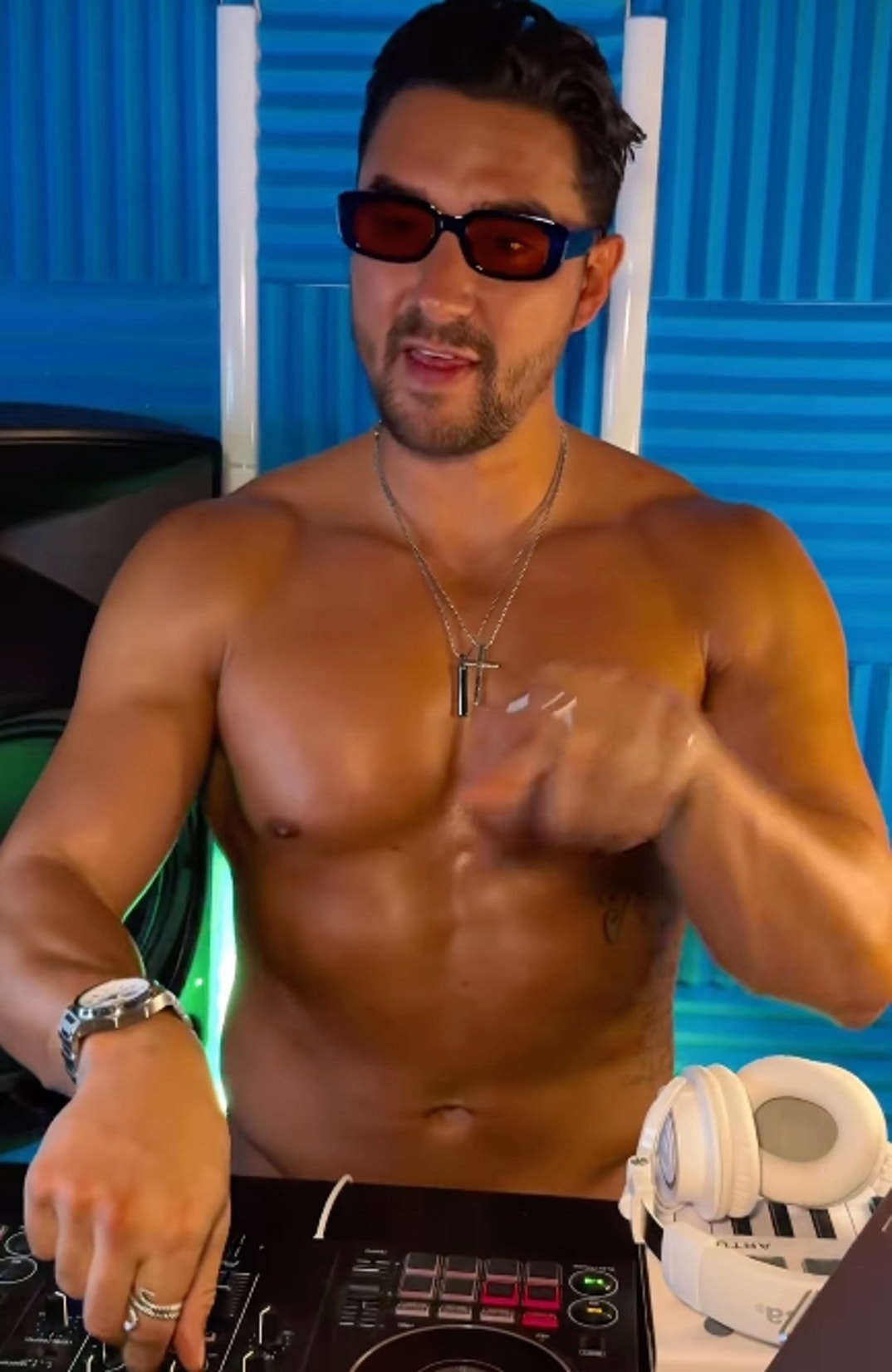 Marciano Brunette Hot Shots 3