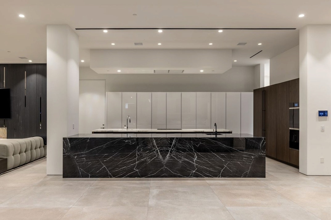 Steve Dimopoulos Home 7