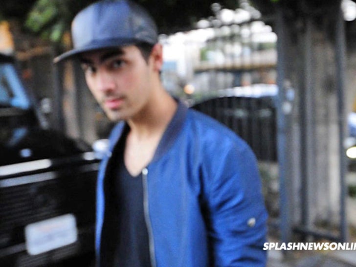 101113_joe_jonas_splash_primary_v2