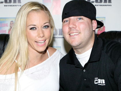 1018_kendra_wilkinson_and_brother_getty