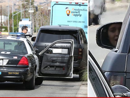 1118_kylie_jenner_pulled_over_x17