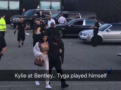 0430-kylie-travis-scott-bentley-university-twitter-01