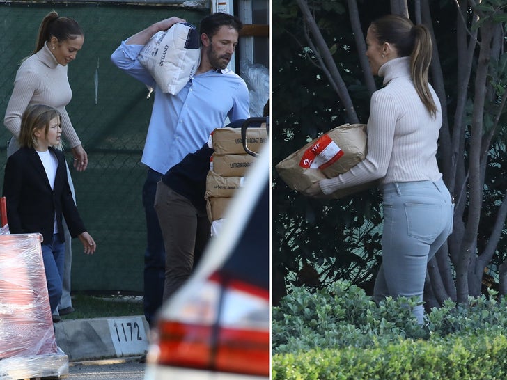 Ben Affleck and Jennifer Lopez Help Their Kids With Food Drive
