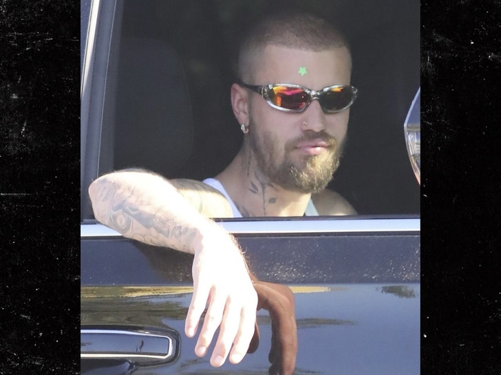 justin bieber in car backgrid