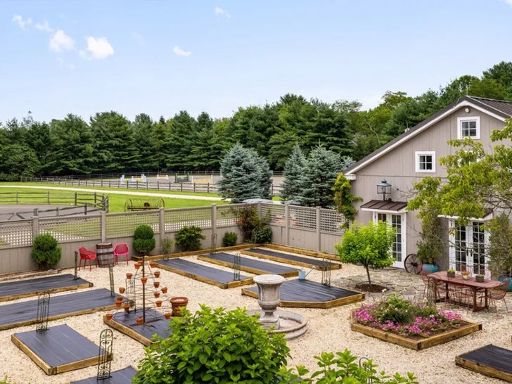 Yolanda Hadid home 5