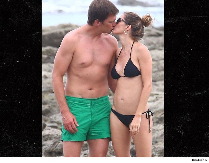 Tom Brady Gisele Flaunt Sexy Bods In Costa Rica Beach :: 0215-gisele-tom-brady-beach-kiss-back-3