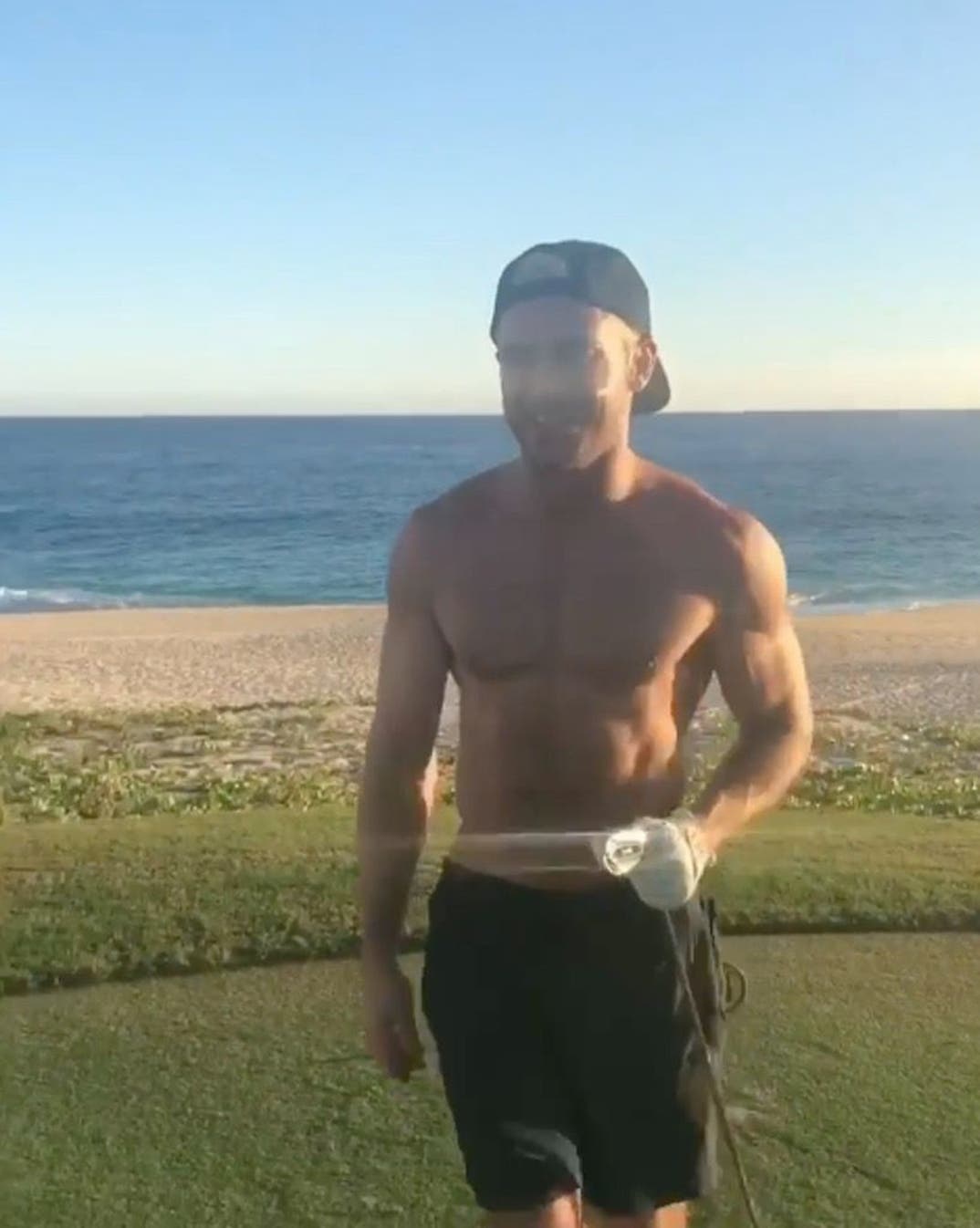 zac-efron-shirtless-shots03
