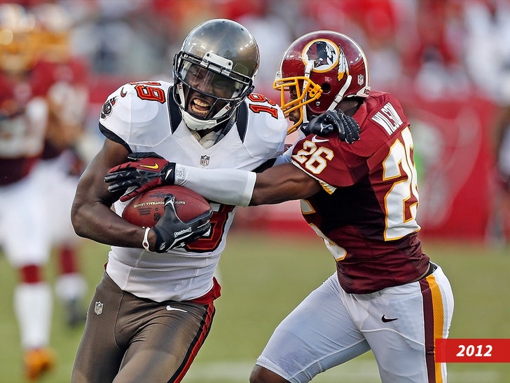 Ex-Bucs WR Mike Williams on life support after accident