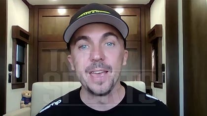 021226_frankie_muniz_kal