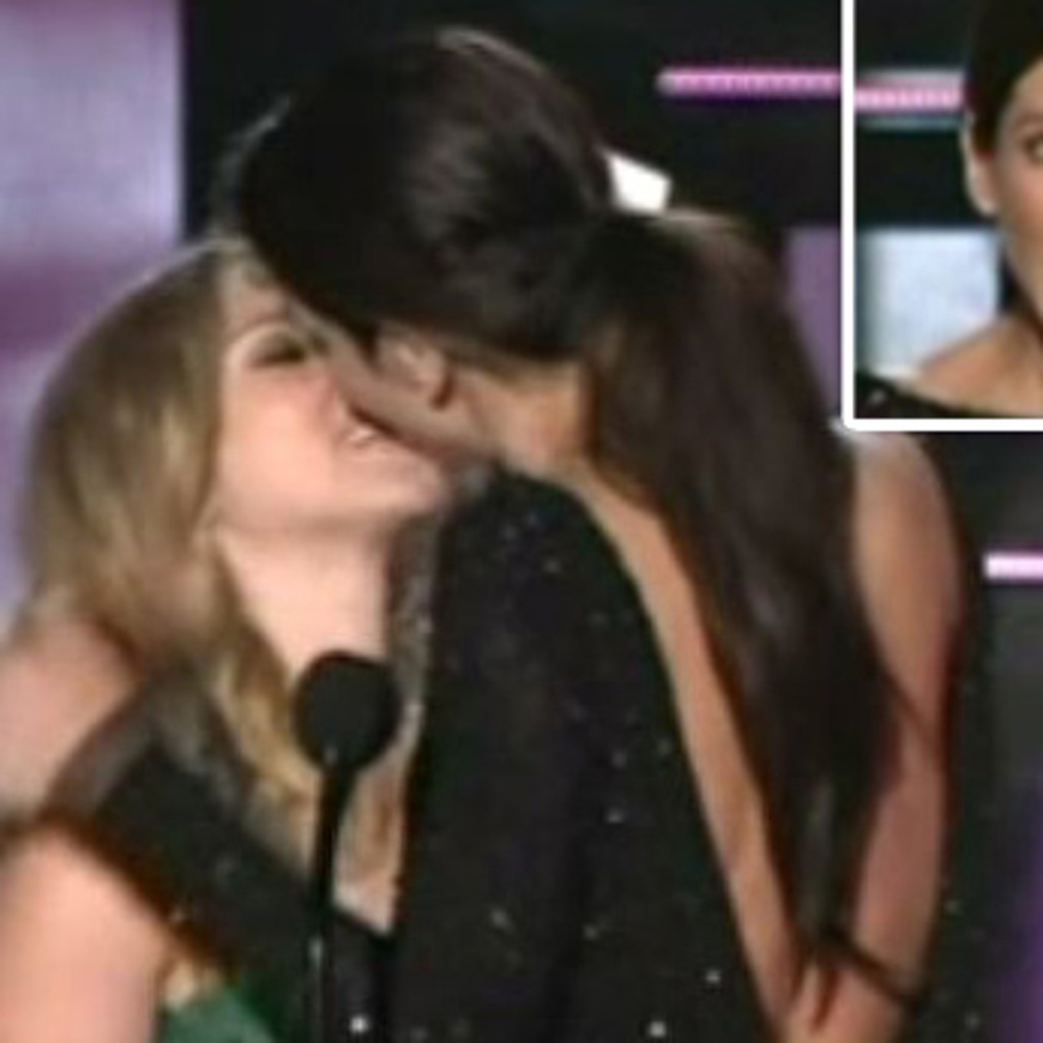 Sandra Bullock Kisses Scarlett Johansson!
